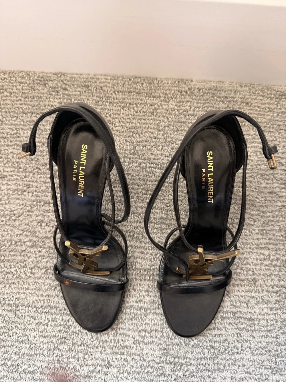 Authentic Saint Laurent Black Patent YSL Logo Sandals with Gold Hardware - Picture 5 of 7